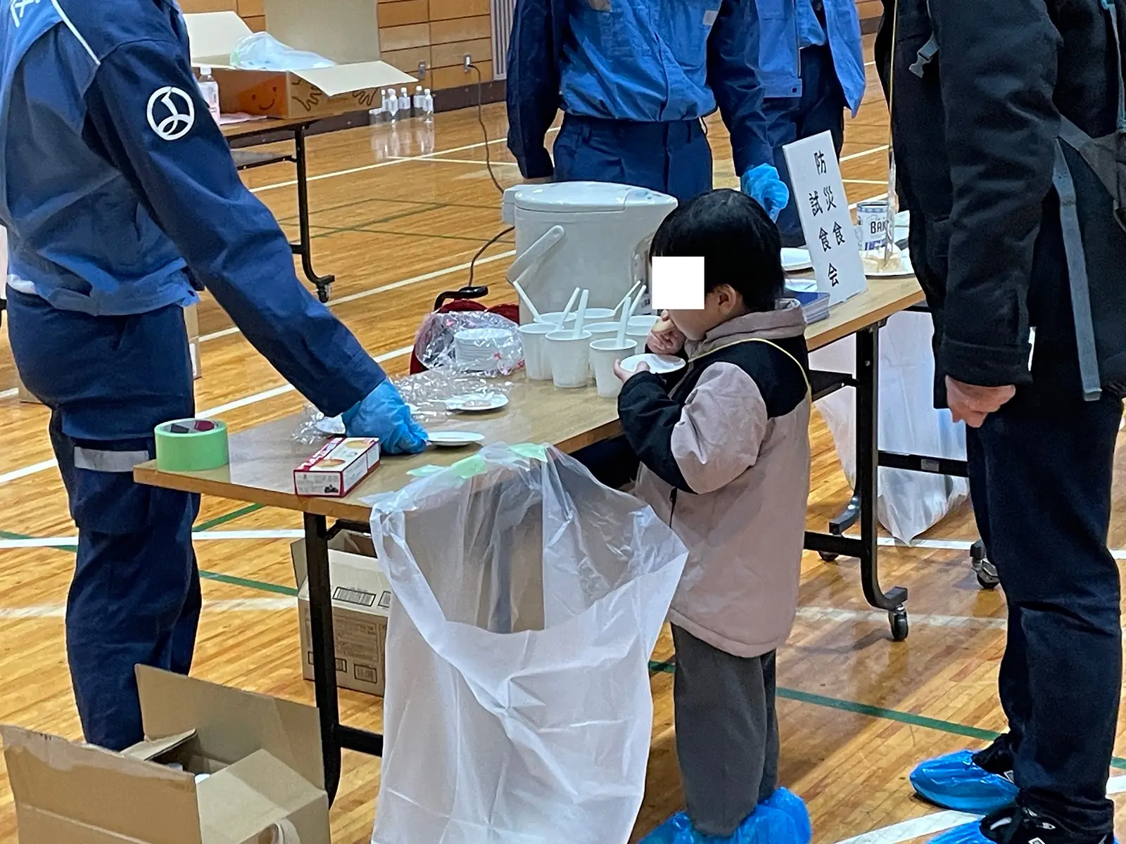 千代田区防災訓練の試食会の様子1